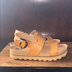 REEF Vista Hi Buckle Women's Platform Fashion Sandal